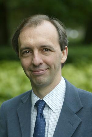 Dr. Iain MacLaren